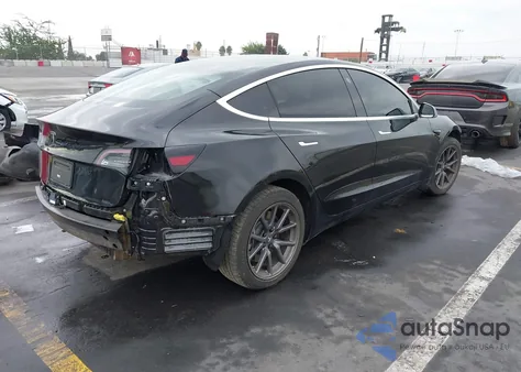 2018 Tesla Model 3 Long Range/Mid Range из США, поврежденный, VIN 5YJ3E1EA7JF040973